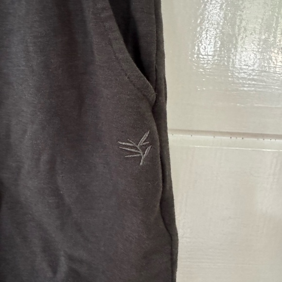 Cozy Earth women’s ultra-soft Jogger Bamboo Shorts, small - Picture 2 of 5